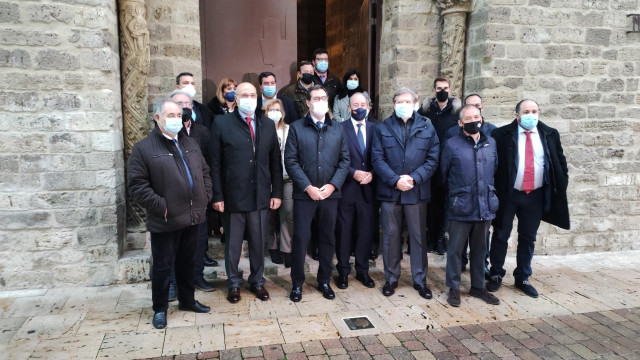 Antonio Garamendi visita las iglesias de Santa María y Santiago en Carrión de los Condes.