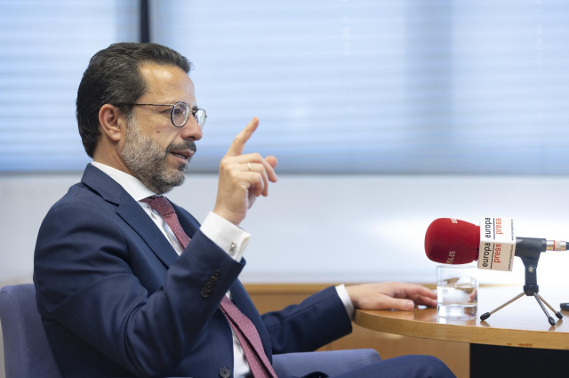 El consejero de Economía, Javier Ferández-Lasquetty, durante una entrevista con Europa Press en la Asamblea de Madrid