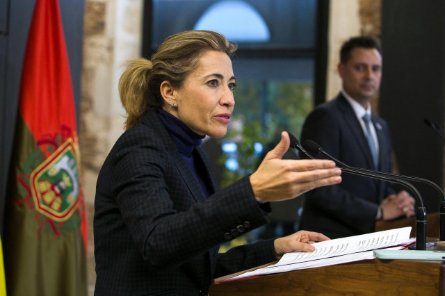 La ministra de Transportes, Movilidad y Agenda Urbana, Raquel Sánchez , y el alcalde de Burgos, Daniel de la Rosa, durante la rueda de prensa posterior a una reunión, ayer en Burgos, Castilla y León (España).