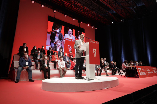 El secretario general del PSOE Aragón y presidente del Gobierno de Aragón, Javier Lambán, en el 17 Congreso Regional de la formación, en el Auditorio de Zaragoza.