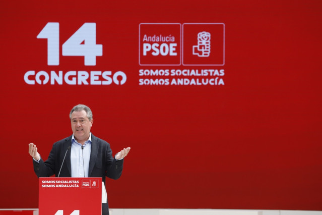 El secretario general del PSOE-A, Juan Espadas, interviene en la clausura del XIV Congreso del PSOE-A, en Torremolinos (Málaga).