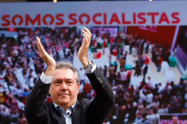El secretario general del PSOE-A, Juan Espadas, durante su intervención en el segundo día del XIV congreso Regional del PSOE-A a 07 de noviembre 2021 en Torremolinos (Málaga, Andalucía)