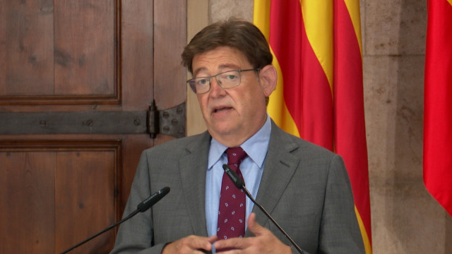 Archivo - El 'president' de la Generalitat, Ximo Puig, comparece en rueda de prensa en image de archivo