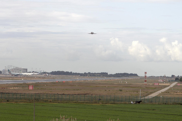 Vista del aeropuerto de Palma, a 8 de noviembre de 2021, en Palma de Mallorca, Mallorca, Islas Baleares (España). Un total de 13 vuelos de llegada fueron desviados el pasado viernes 5 de noviembre después de que un grupo de viajeros ocuparan la pista. Las
