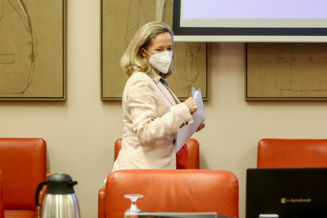 Archivo - La vicepresidenta primera del Gobierno y ministra de Asuntos Económicos y Transformación Digital, Nadia Calviño, comparece en la Comisión de Asuntos Económicos del Congreso de los Diputados, a 6 de octubre de 2021, en Madrid (España). La vicepre