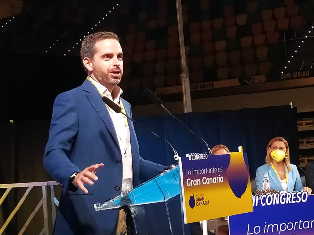 Archivo - El presidente y portavoz de UxGC, Lucas Bravo de Laguna