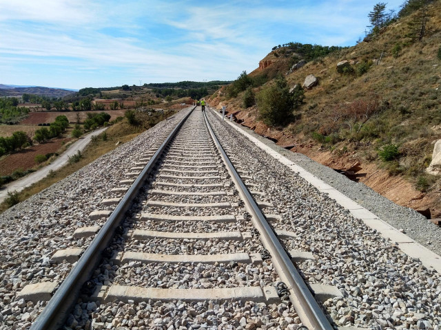 Archivo - Vías de tren de circulación Adif