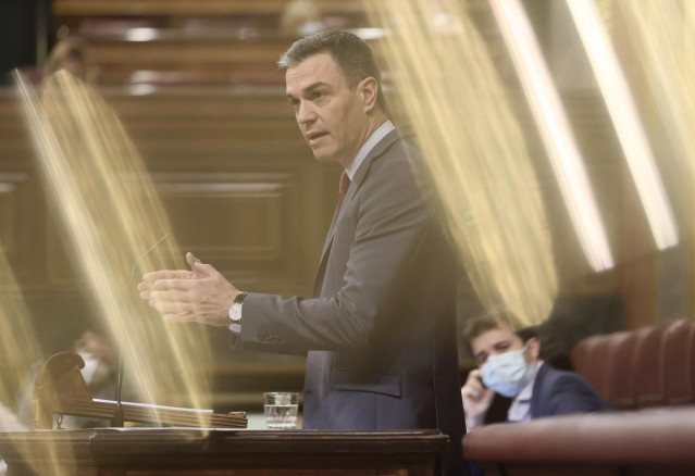 El presidente del Gobierno, Pedro Sánchez, interviene en una sesión plenaria en el Congreso