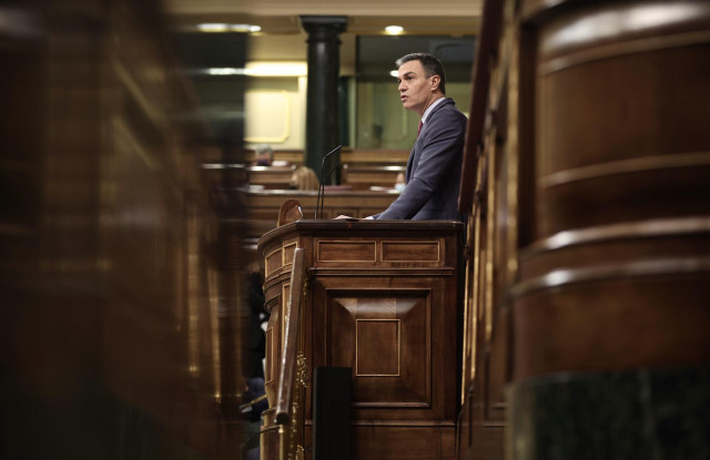 El presidente del Gobierno, Pedro Sánchez, interviene en una sesión plenaria en el Congreso de los Diputados, a 10 de noviembre de 2021, en Madrid, (España). Durante la sesión, el presidente del Gobierno va a informar sobre la Cumbre UE-Balcanes Occidenta