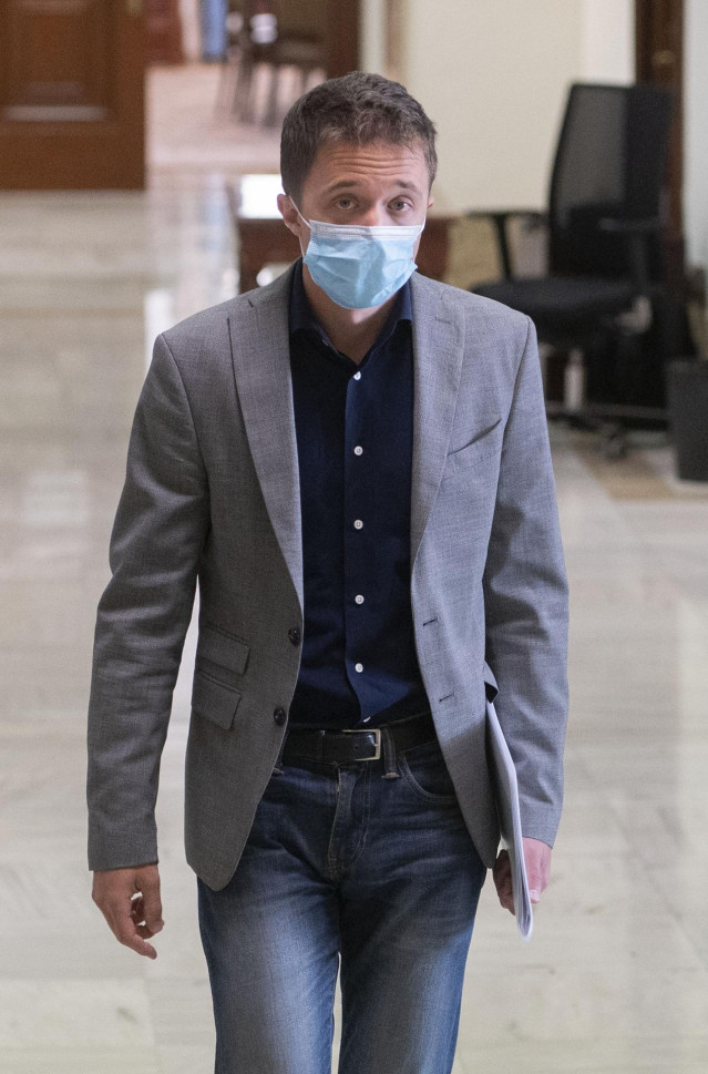 El líder de Más País, Íñigo Errejón, a su llegada a una sesión plenaria en el Congreso de los Diputados, a 3 de noviembre de 2021, en Madrid, (España).