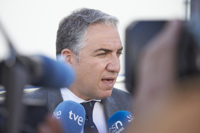 El consejero de la Presidencia, Elías Bendodo, atiende a los medios de comunicación en la apertura Curso Académico Instituto de Estudios Cajasol a 8 de noviembre de 2021 en el Instituto de Estudios Cajasol de Sevilla (Andalucía, España) (Foto de archivo)