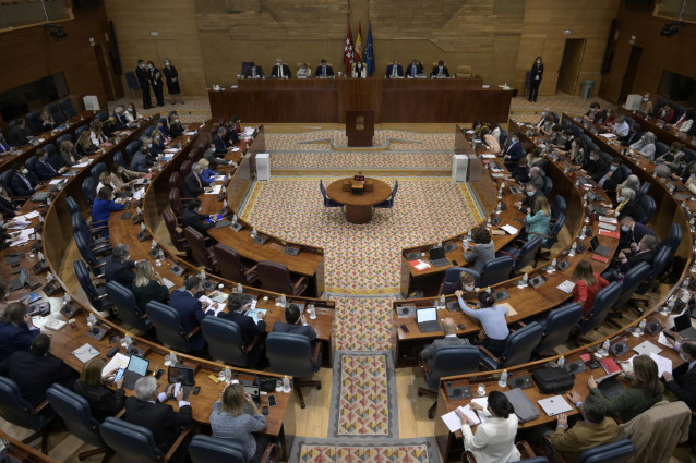 Vista general del hemiciclo, en una sesión de control al Gobierno regional en la Asamblea de Madrid, a 21 de octubre de 2021, en Madrid, (España). El Pleno de la Asamblea de Madrid vuelve a centrar el debate en el Proyecto de Presupuestos regionales para