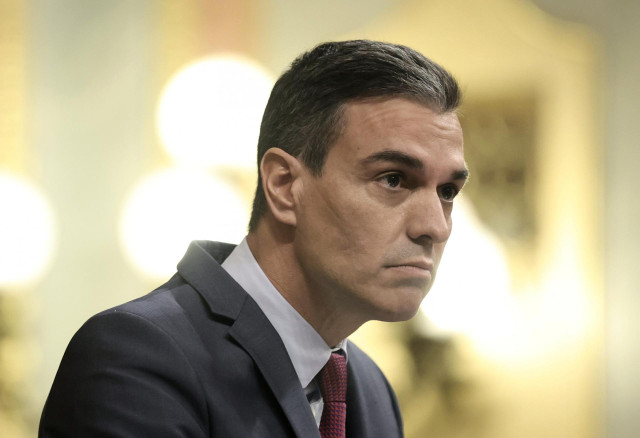 El presidente del Gobierno, Pedro Sánchez, interviene en una sesión plenaria en el Congreso de los Diputados, a 10 de noviembre de 2021, en Madrid, (España). Durante el pleno, el presidente del Gobierno va a informar sobre la Cumbre UE-Balcanes Occidental
