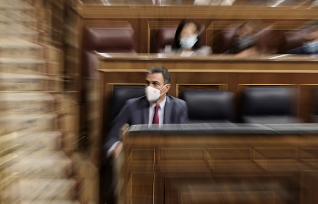 El presidente del Gobierno, Pedro Sánchez, en una sesión plenaria en el Congreso