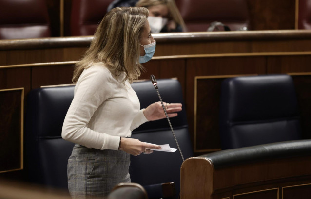 La ministra de Transportes, Movilidad y Agenda Urbana, Raquel Sánchez, interviene en una sesión de control en el Congreso de los Diputados, a 10 de noviembre de 2021, en Madrid, (España). Durante el pleno, el presidente del Gobierno va a informar sobre la
