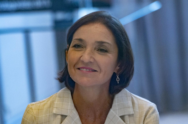 La ministra de Industria, Comercio y Turismo, Reyes Maroto, asiste a la entrega del Premio Protagonista del Motor-Galería de El Mundo, en el Hotel Westin Palace de Madrid, a 14 de octubre de 2021, en Madrid (España). Los premios Protagonistas del Motor-Ga