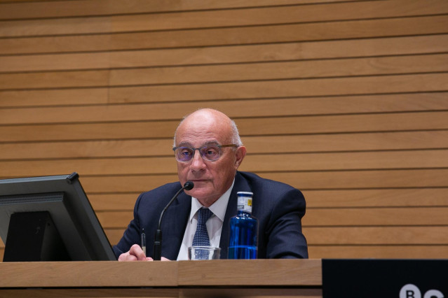 Archivo - El presidente de Banco Sabadell, Josep Oliu