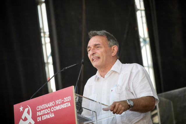 Archivo - El secretario general del PCE y secretario de Estado de Agenda 2030, Enrique Santiago, en la fiesta del centenario del PCE, a 25 de septiembre de 2021, en Rivas-Vaciamadrid, Madrid (España).