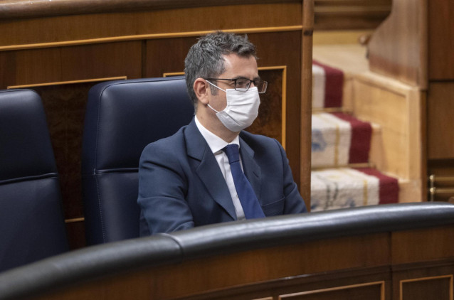 El ministro de la Presidencia, Relaciones con las Cortes y Memoria Democrática, Félix Bolaños, en una sesión plenaria del Congreso