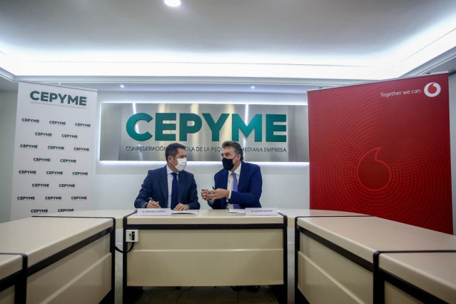 El prsesidente de Cepyme, Gerardo Cuerva, y el consejero delegado de Vodafone España, Colman Deegan.