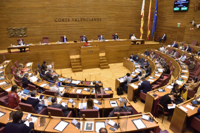 Archivo - Imagen del pleno de Les Corts