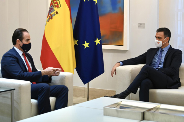 Archivo - El presidente del Banco Interamericano de Desarrollo (BID), Mauricio Claver-Carone, se reúne con el presidente del Gobierno, Pedro Sánchez
