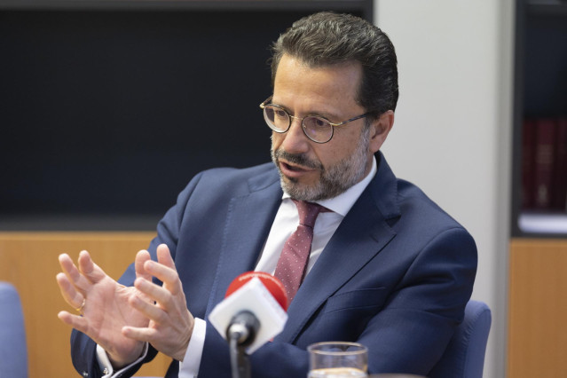 El consejero de Economía, Javier Ferández-Lasquetty, durante una entrevista con Europa Press en la Asamblea de Madrid, a 4 de noviembre de 2021, en Madrid, (España).