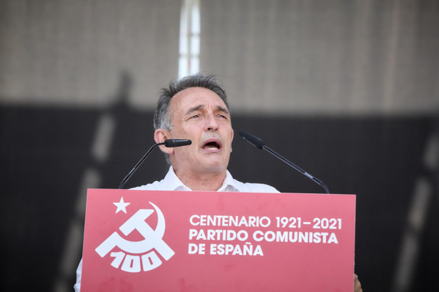Archivo - El secretario general del PCE y secretario de Estado de Agenda 2030, Enrique Santiago, en la fiesta del centenario del PCE, a 25 de septiembre de 2021, en Rivas-Vaciamadrid, Madrid (España). La fiesta anual del PCE, conmemora en esta edición el