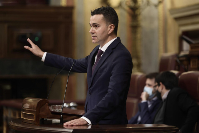El portavoz del Grupo Parlamentario Socialista en el Congreso de los Diputados, Héctor Gómez, interviene en una sesión plenaria en el Congreso de los Diputados, a 10 de noviembre de 2021, en Madrid, (España)