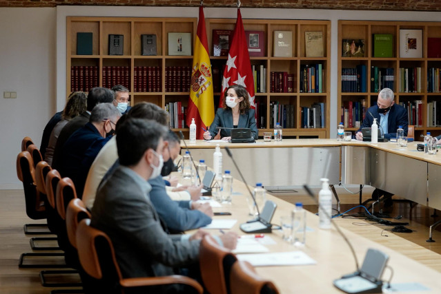 Isabel Díaz Ayuso se ha reunido con representantes de sindicatos y asociaciones de Policía Nacional y Guardia Civil
