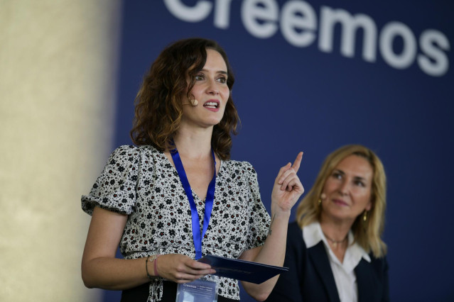 La presidenta de la Comunidad de Madrid, Isabel Díaz Ayuso, interviene en la inauguración del XV Congreso Autonómico del PP Castilla-La Mancha, a 13 de noviembre de 2021, en Puertollano Ciudad Real, Castilla-La Mancha, (España).
