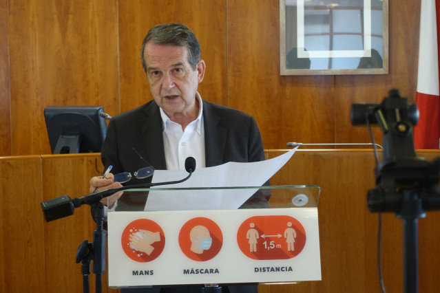Archivo - El alcalde de Vigo, Abel Caballero, en una rueda de prensa en el Ayuntamiento.