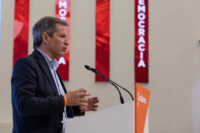 Archivo - El vicesecretario general de Ciudadanos y portavoz en las Cortes de Aragón, Daniel Pérez Calvo, en una rueda de prensa en la sede de Cs en Madrid.