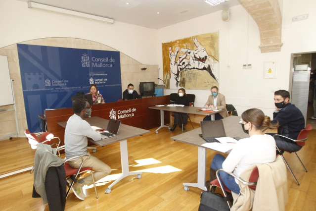 Archivo - Reunión de la Comisión Política de Explotación Sexual Infantil del Consell de Mallorca.