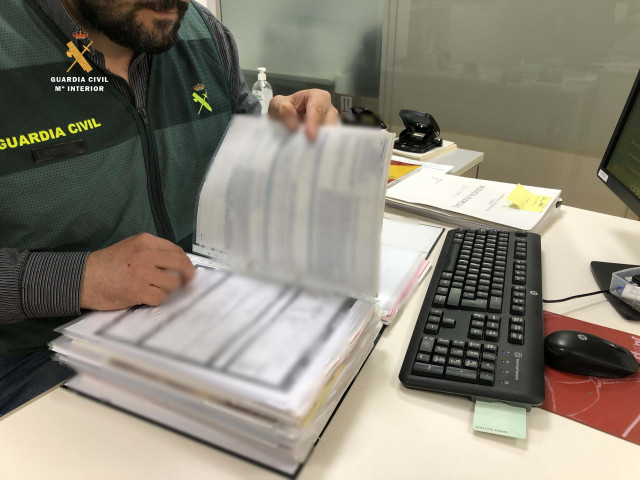 Detenidos dos ex-funcionarios de un municipio riojano por malversación de fondos públicos