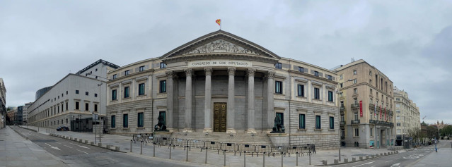 Archivo - Fachada del Congreso de los Diputados un día antes de que se celebre otro pleno para tratar la gestión de la crisis del coronavirus, en Madrid (España) a 14 de abril de 2020.