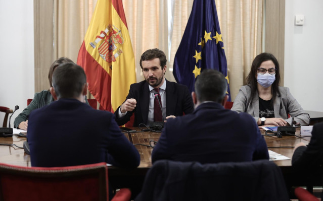 La portavoz del Grupo Popular en el Congreso, Cuca Gamarra; el presidente del Partido Popular, Pablo Casado; y la diputada del PP, Ana Vázquez Blanco,