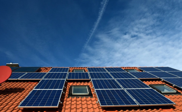Archivo - Transición Ecológica concede cerca de un millón de euros en ayudas para instalaciones de autoconsumo residencial