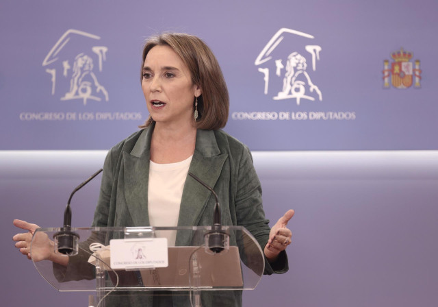 La portavoz del Grupo Popular en el Congreso, Cuca Gamarra, interviene en una rueda de prensa anterior a una reunión de la Junta de Portavoces, en el Congreso de los Diputados, a 16 de noviembre de 2021, en Madrid, (España).