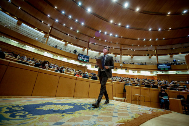 El presidente del Gobierno, Pedro Sánchez, a su llegada a una sesión de control al Gobierno en el Senado, a 19 de octubre de 2021, en Madrid (España). El Partido Popular quiere que el Senado apruebe una declaración institucional que incluya una condena ex