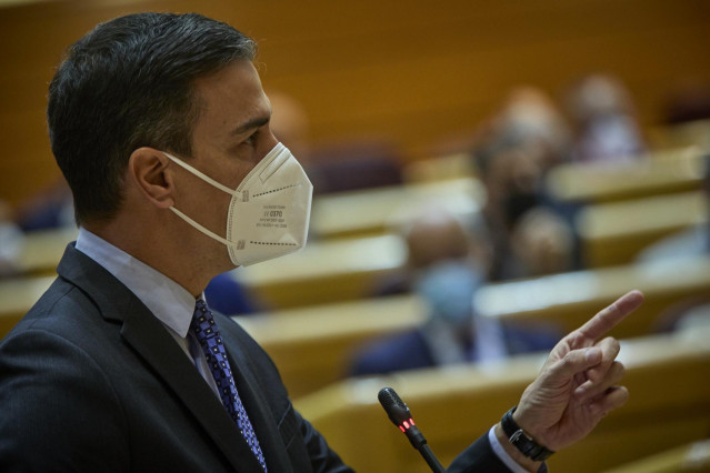 El presidente del Gobierno, Pedro Sánchez, interviene durante un sesión de control al Gobierno en el Senado, a 16 de noviembre de 2021, en Madrid (España). Los grupos parlamentarios cuestionan al Gobierno en este pleno sus planteamientos para la renovació