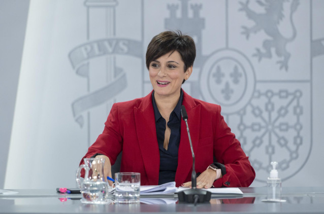 La ministra Portavoz y de Política Territorial, Isabel Rodríguez, comparece en una rueda de prensa posterior al Consejo de Ministros, en el Complejo de La Moncloa, a 16 de noviembre de 2021, en Madrid (España).