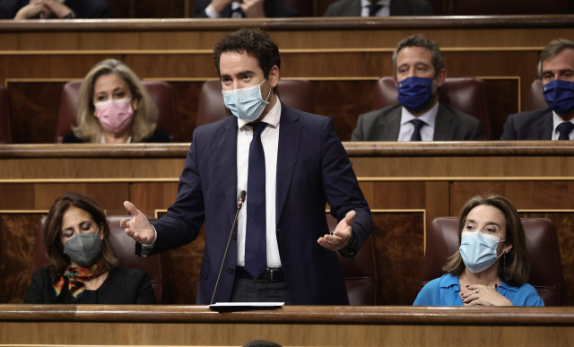 El secretario general del Partido Popular, Teodoro García Egea, interviene en una sesión de control en el Congreso de los Diputados, a 10 de noviembre de 2021, en Madrid, (España).
