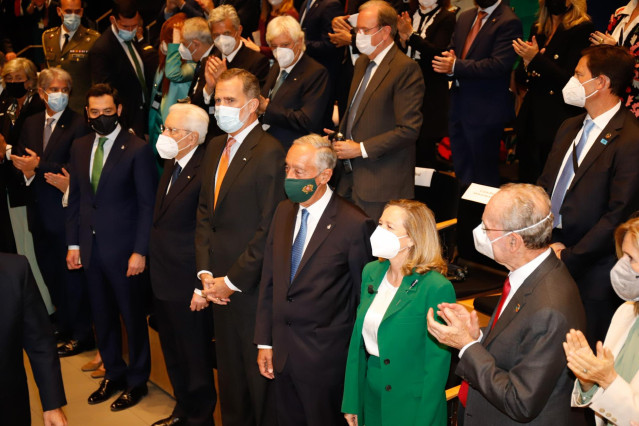El Rey Felipe VI con el  presidente de la República, de Italia, Sergio Mattarella, y el presidente de la República de Portugal, Marcelo Rebelo de Sousa, a la llegada a la VI clausura la XIV Cumbre Cotec Europa a 17 de noviembre del 2021 en Málaga.