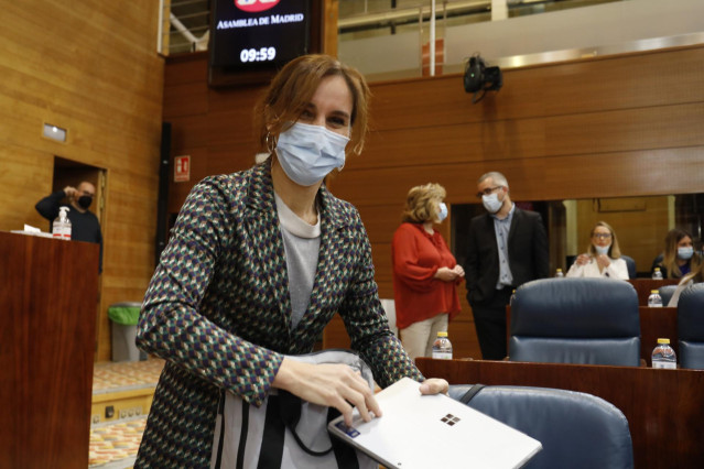 La portavoz de Más Madrid, Mónica García, en una sesión de control al Gobierno de la Comunidad de Madrid, en la Asamblea de Madrid, a 18 de noviembre de 2021, en Madrid (España). El Pleno de la Asamblea de Madrid de este jueves centra su debate en la grat