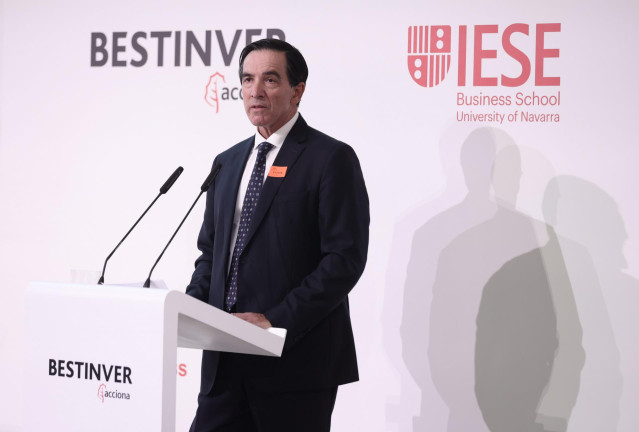El presidente de Inverco, Ángel Martínez-Aldama, interviene en la presentación del III Observatorio del Ahorro y la Inversión en España, en el Palacio de la Bolsa, a 18 de noviembre de 2021, en Madrid, (España).