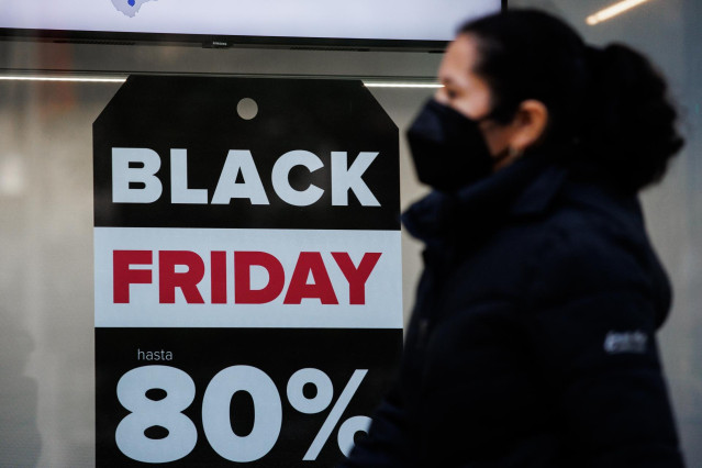 Un comercio anuncia descuentos del 80% por el Black Friday,