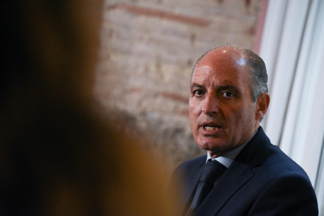 El expresidente del PP de la Comunidad Valenciana, Francisco Camps, en rueda de prensa, en el Hotel Helen Berger de Valencia, a 17 de noviembre de 2021, en Valencia, Comunidad Valenciana (España).