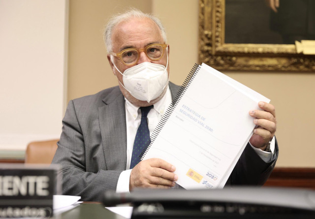 El Director General de Tráfico, Pere Navarro, a su llegada a la Comisión sobre Seguridad Vial en el Congreso de los Diputados, a 16 de noviembre de 2021, en Madrid, (España).