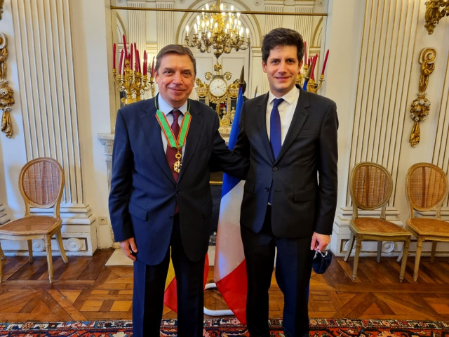 El Ministro De Agricultura, Pesca Y Alimentación, Luis Planas, Y Su Homónimo Francés De Agricultura Y Alimentación, Julien Denormandie